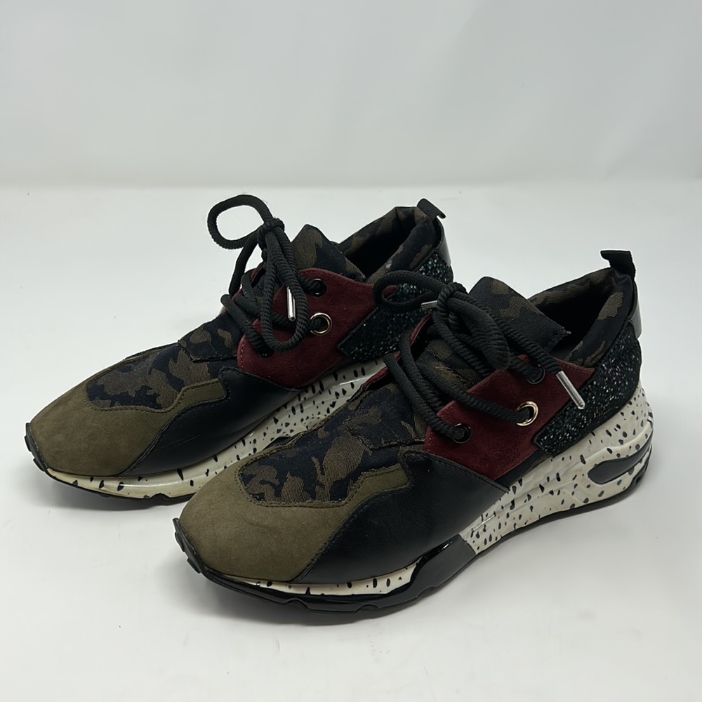 Steve Madden Green Camouflage Burgundy White Black Wedge Sneakers Size 8.5 - Picture 2 of 10